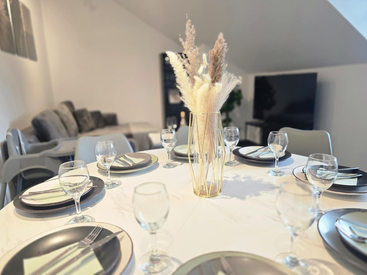 Gedeckter Esstisch von Lianbnb 3 in Grasbrunn